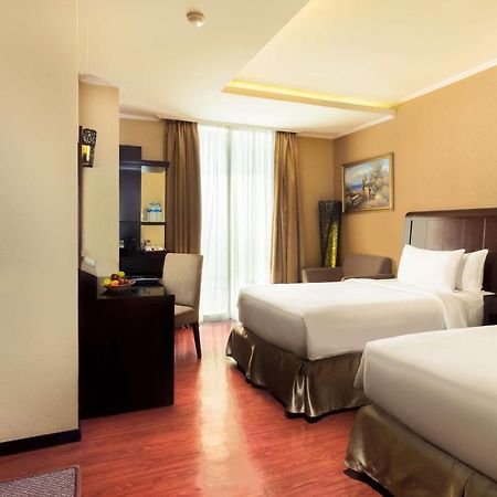 Best Western Mangga Dua Hotel & Residence Jacarta Exterior foto